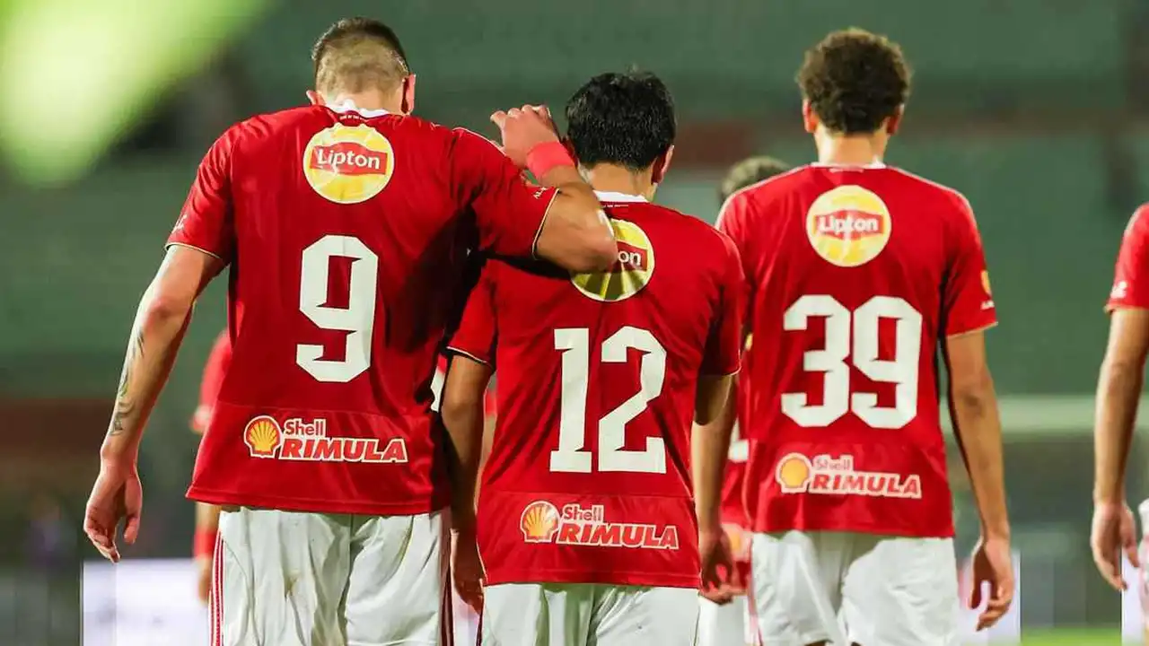 3 نجوم آخرين.. يثيرون غضب جماهير الأهلي أمام طلائع الجيش